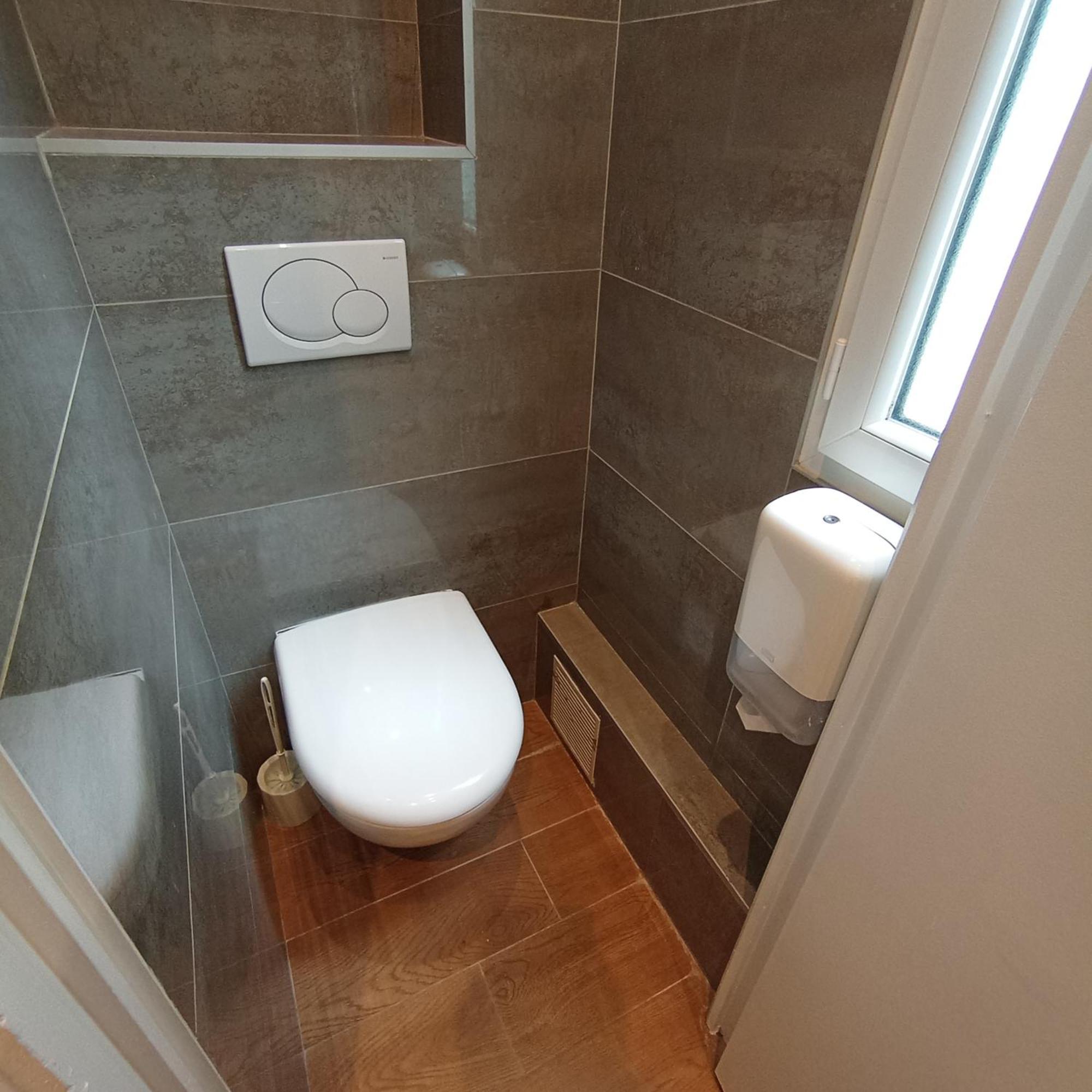 Single Room Private Bathroom