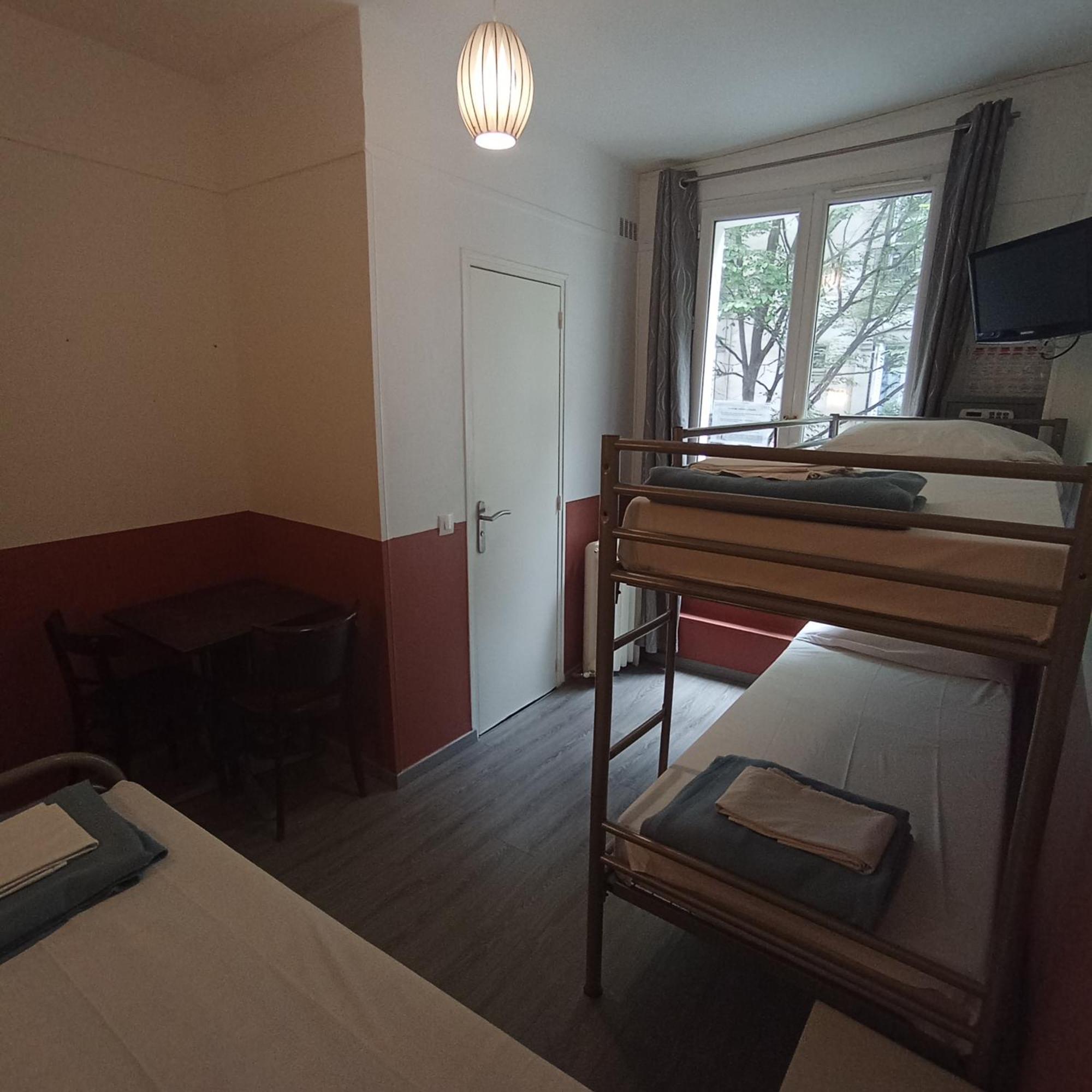Single Bed 3-Bed Male Dormitory Room