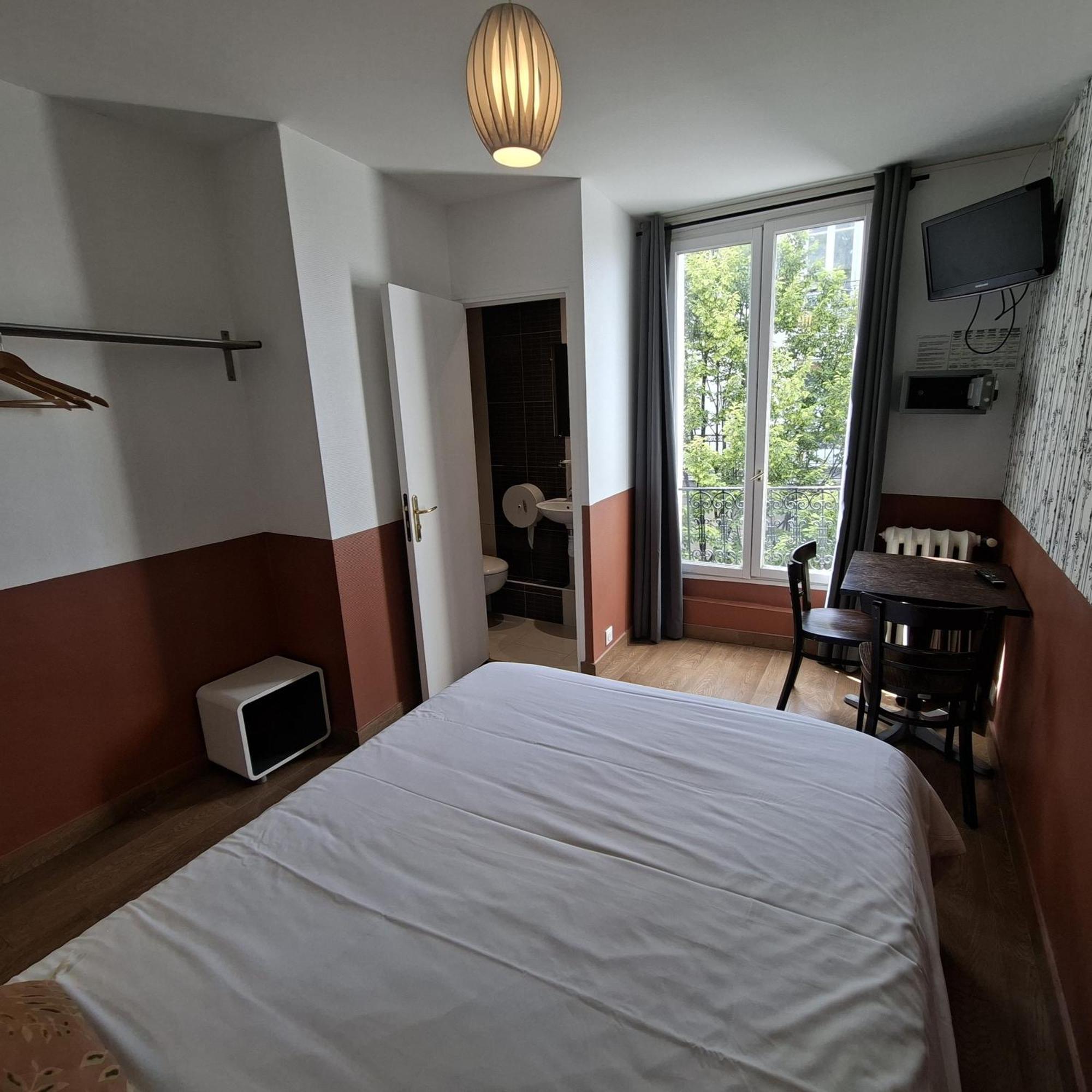 Double Room Private Bathroom